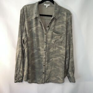 Maurices Women's Blouse Size XL, Camo Green Button Up Rayon